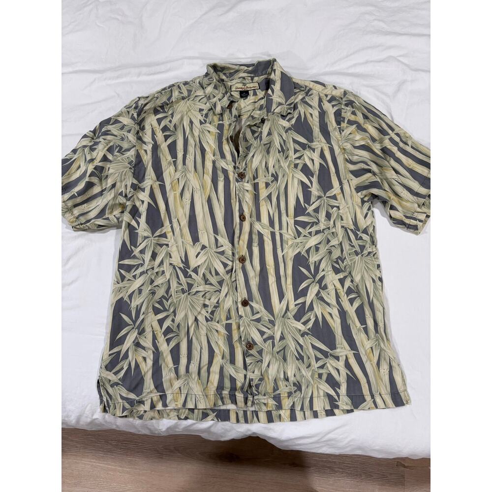 Tommy Bahama 100% Silk Tropical Short Sleeve Button Up Shirt Size Medium
